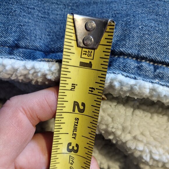 🌎Levi's || Vintage Fit Sherpa Lined Trucker Jacket - Picture 14 of 14